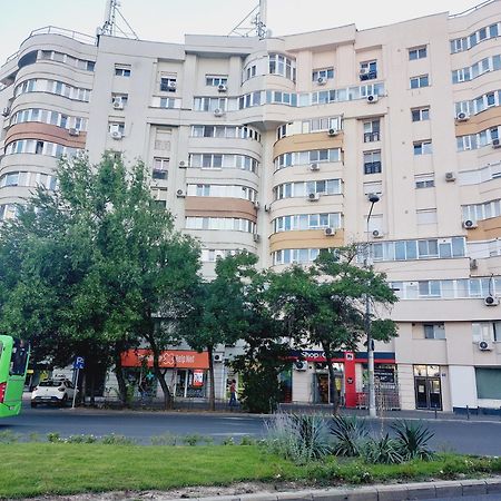 Cozy Apartment In The Center Of Bucarest Esterno foto